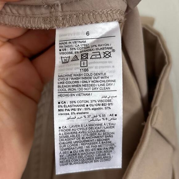 Old Navy NWT High Rise Pixie Flare Khaki Career Pants Size 6 - Picture 9 of 10